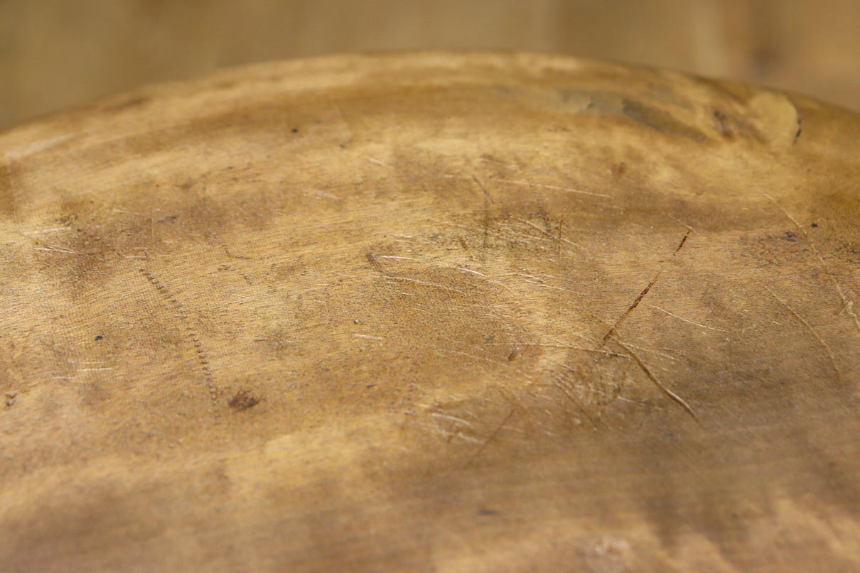 安定感のある造りで風合い豊かな温かみのあるスツール　DC8844