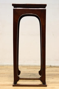 洗練されたデザインで飾り物を引き立てる花台　DC8845