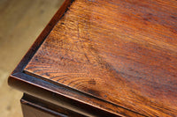 洗練されたデザインで飾り物を引き立てる花台　DC8845