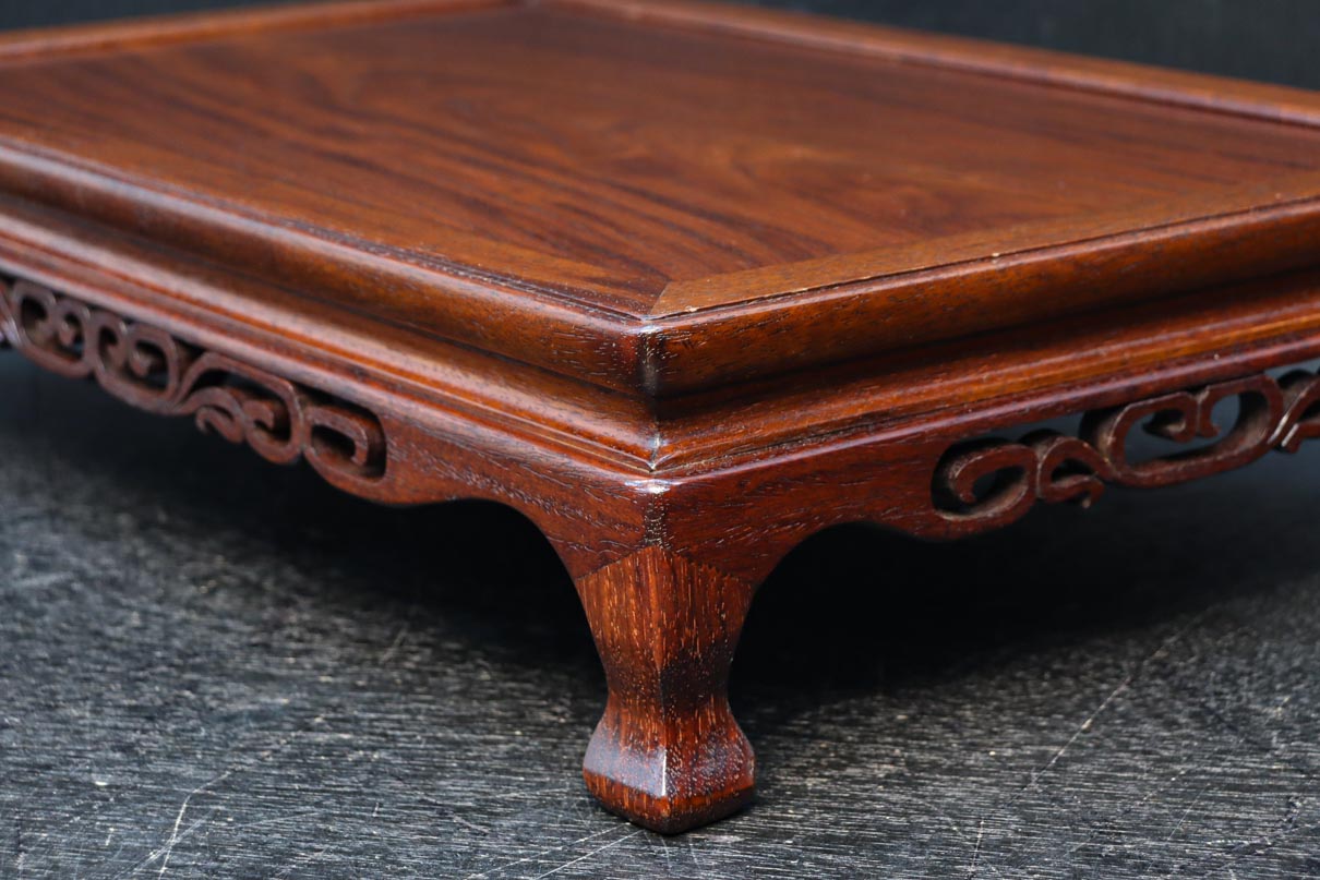 艶みある色彩に大らかな杢目が浮かび華のある置台　DC8851