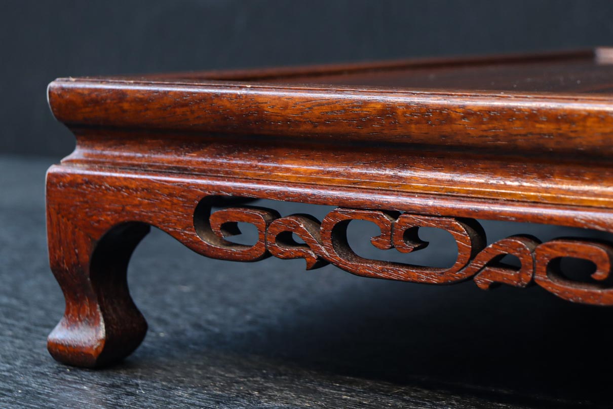 艶みある色彩に大らかな杢目が浮かび華のある置台　DC8851