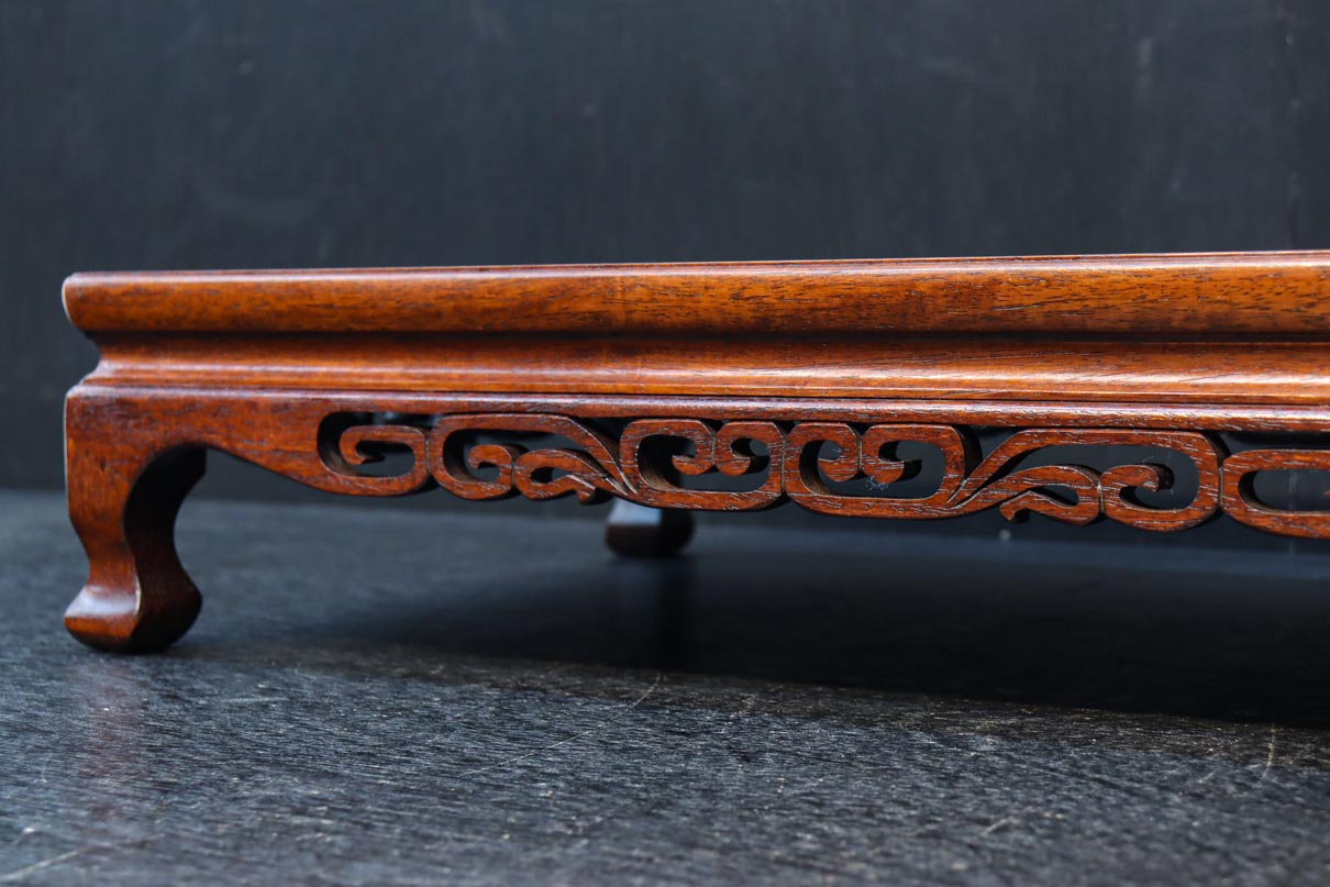 艶みある色彩に大らかな杢目が浮かび華のある置台　DC8851