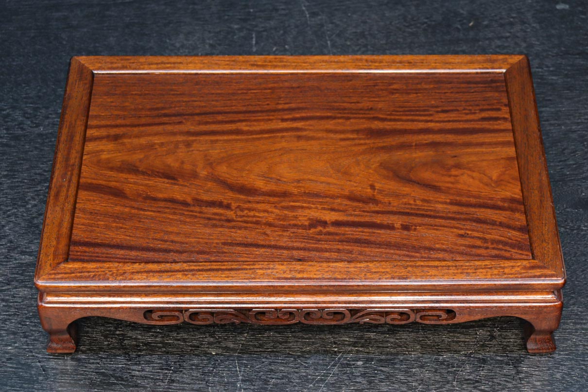 艶みある色彩に大らかな杢目が浮かび華のある置台　DC8851