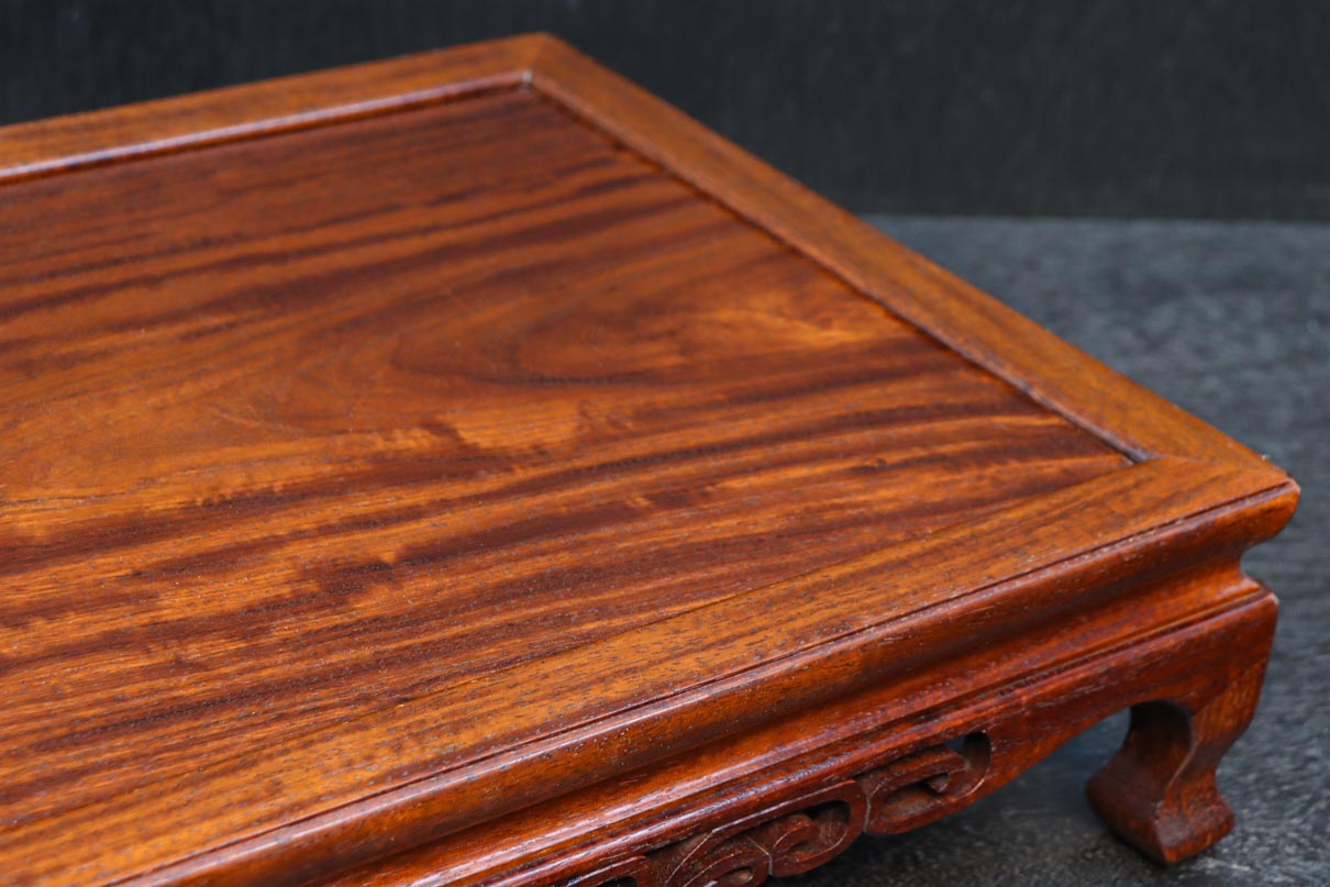 艶みある色彩に大らかな杢目が浮かび華のある置台　DC8851