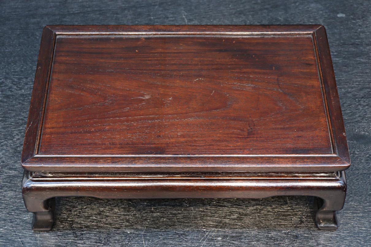 艶やかな風合いに美しい杢目が浮かぶ上品な置台　DC8852