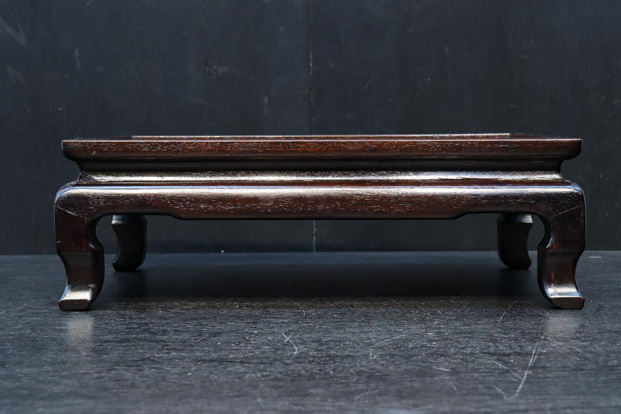 艶やかな風合いに美しい杢目が浮かぶ上品な置台　DC8852