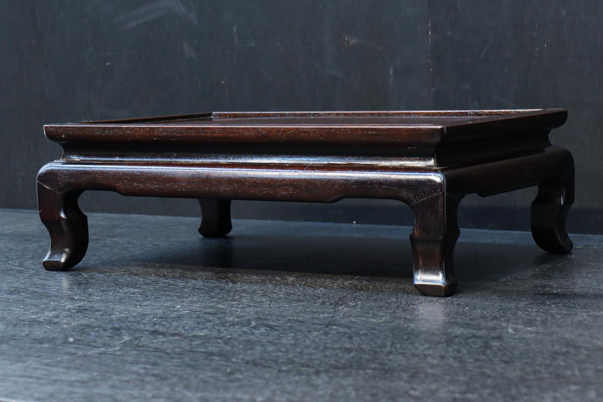 艶やかな風合いに美しい杢目が浮かぶ上品な置台　DC8852