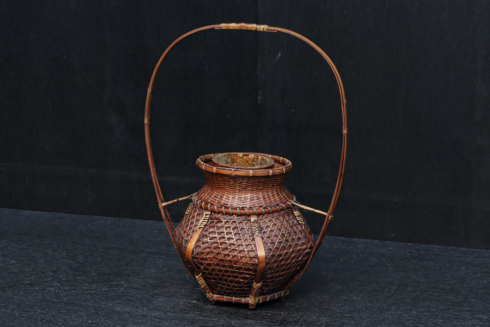 大きな持ち手と籠目模様で華のある花カゴ　DC8855　在庫1組