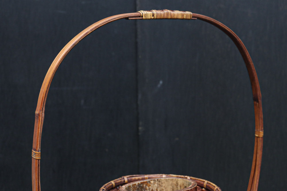 大きな持ち手と籠目模様で華のある花カゴ　DC8855　在庫1組