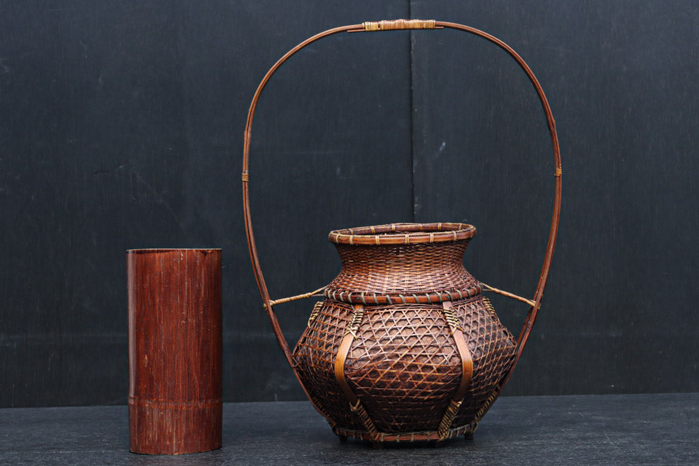 大きな持ち手と籠目模様で華のある花カゴ　DC8855　在庫1組