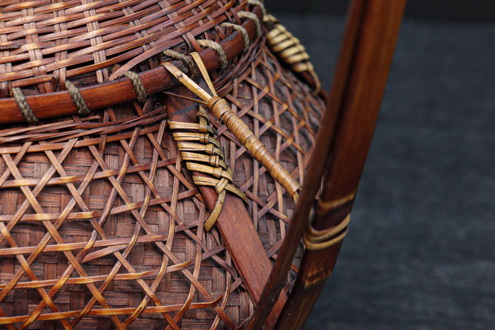 大きな持ち手と籠目模様で華のある花カゴ　DC8855　在庫1組