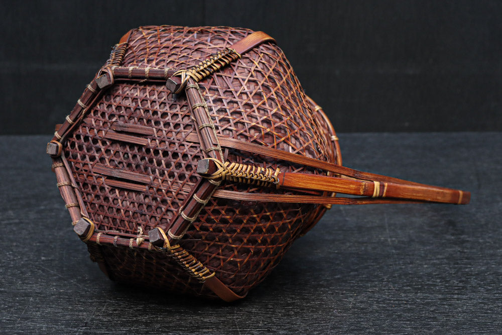 大きな持ち手と籠目模様で華のある花カゴ　DC8855　在庫1組