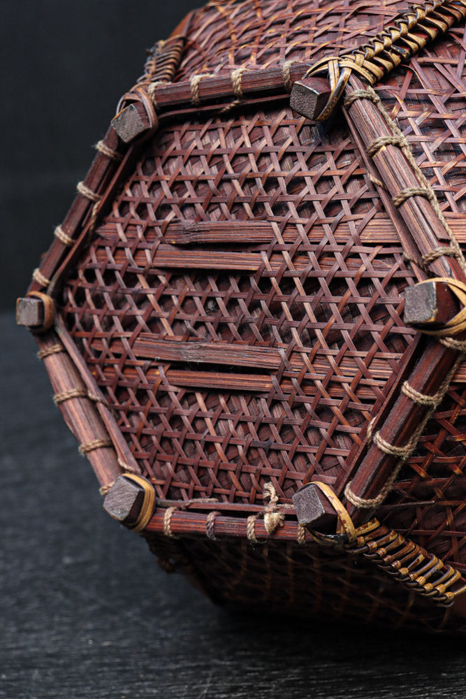 大きな持ち手と籠目模様で華のある花カゴ　DC8855　在庫1組