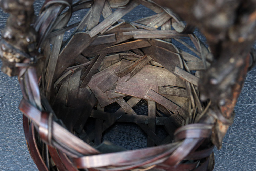 造形的なデザインで風情溢れる花カゴ　DC8856　在庫1組