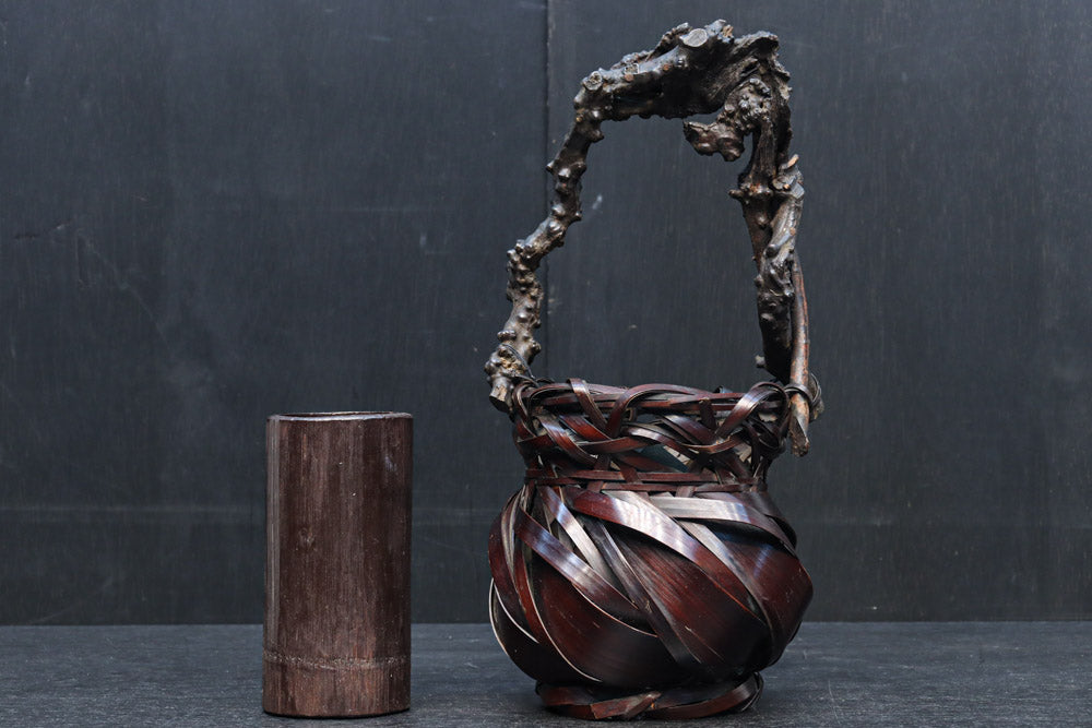 造形的なデザインで風情溢れる花カゴ　DC8856　在庫1組