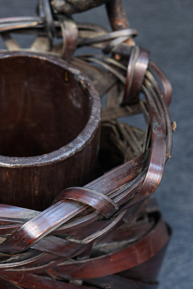 造形的なデザインで風情溢れる花カゴ　DC8856　在庫1組