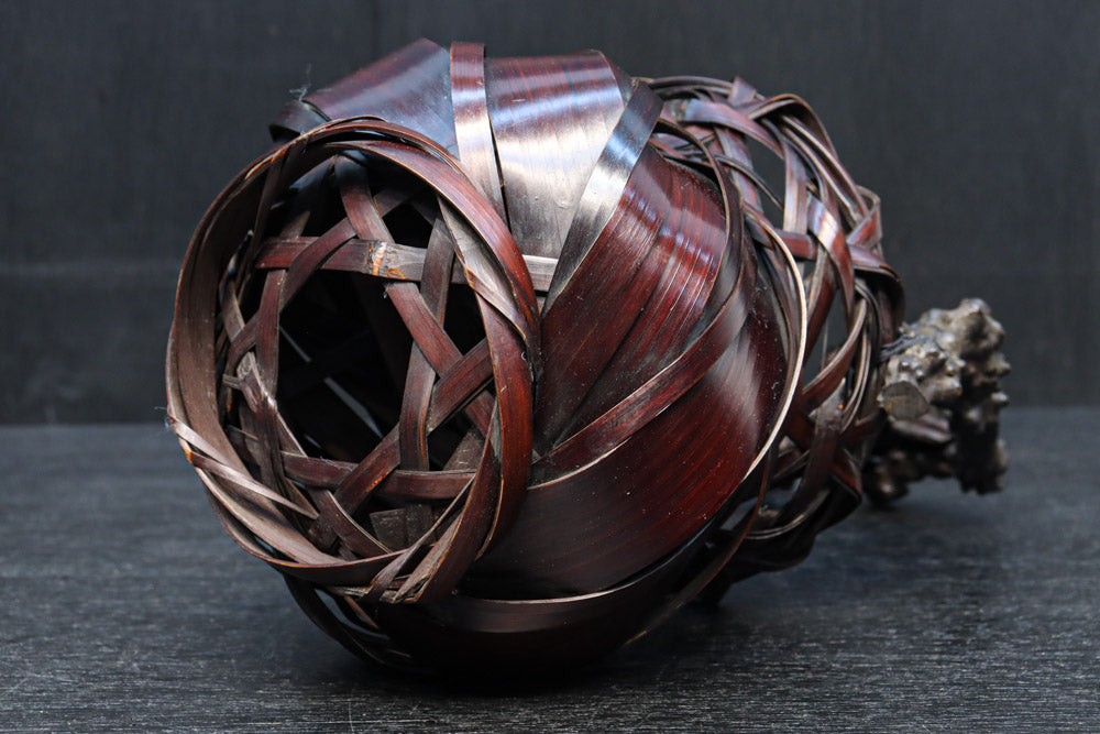 造形的なデザインで風情溢れる花カゴ　DC8856　在庫1組