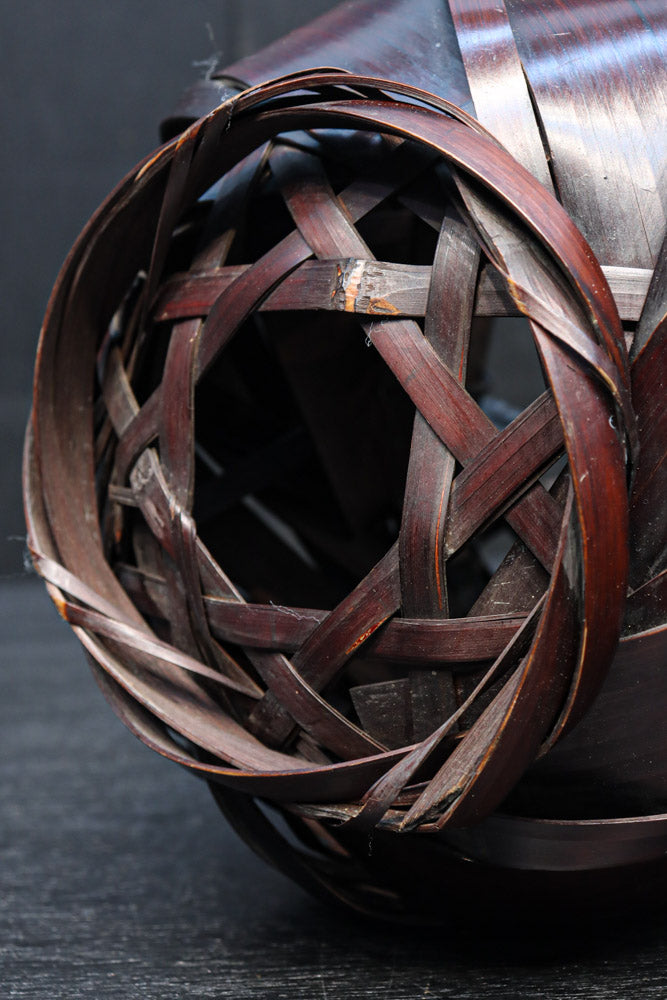 造形的なデザインで風情溢れる花カゴ　DC8856　在庫1組