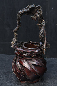 造形的なデザインで風情溢れる花カゴ　DC8856　在庫1組