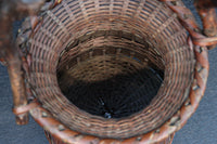 持ち手デザインが印象的な艶やかな色合いの花カゴ　DC8857