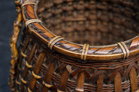 味わい深い風合いの上品な佇まいをした花カゴ　DC8858