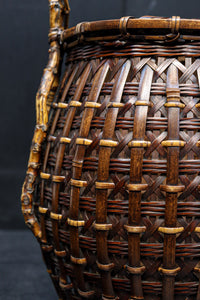 味わい深い風合いの上品な佇まいをした花カゴ　DC8858