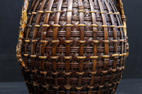 味わい深い風合いの上品な佇まいをした花カゴ　DC8858