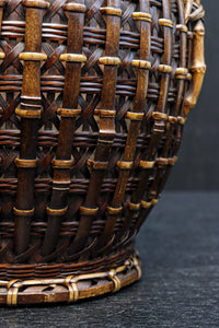 味わい深い風合いの上品な佇まいをした花カゴ　DC8858