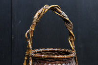 味わい深い風合いの上品な佇まいをした花カゴ　DC8858