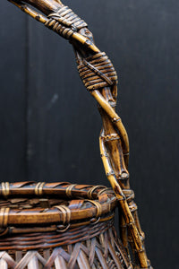 味わい深い風合いの上品な佇まいをした花カゴ　DC8858