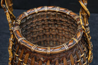 味わい深い風合いの上品な佇まいをした花カゴ　DC8858