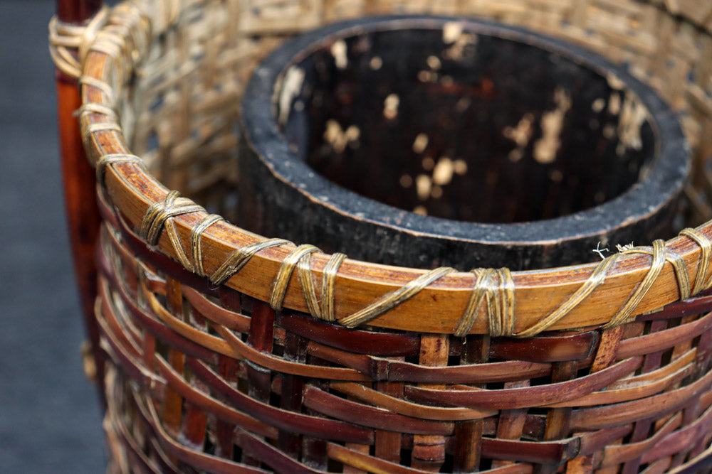 濃淡のある色彩で風情溢れる花カゴ　DC8859　在庫1組