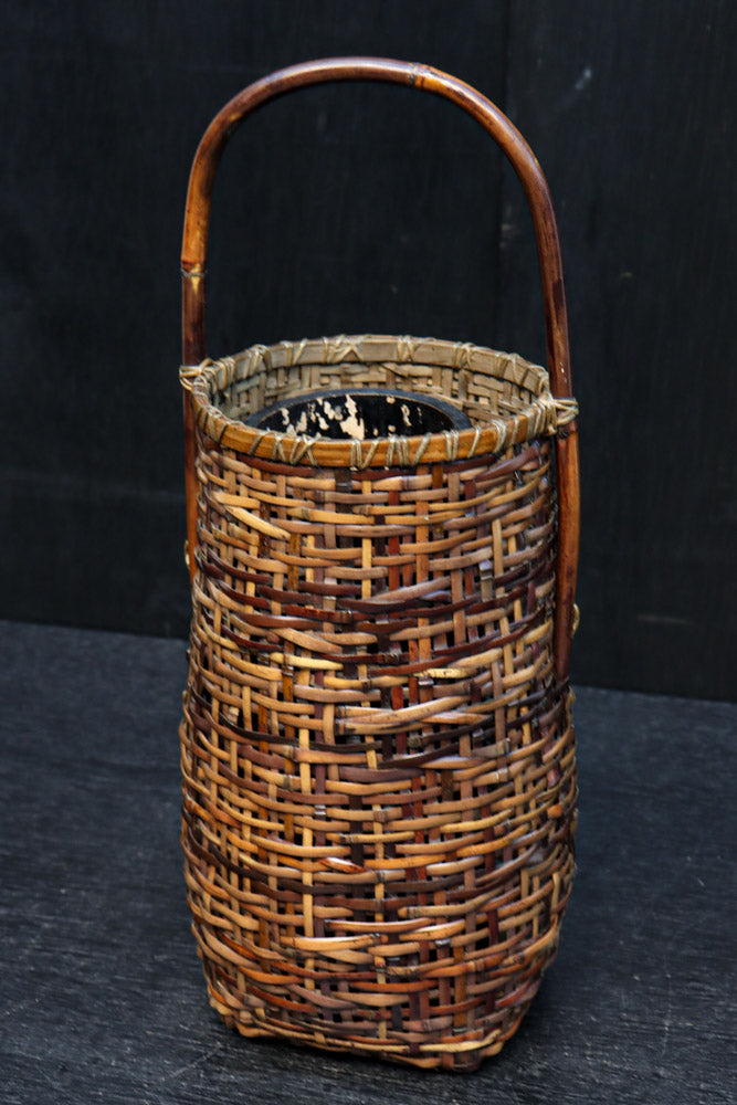 濃淡のある色彩で風情溢れる花カゴ　DC8859　在庫1組