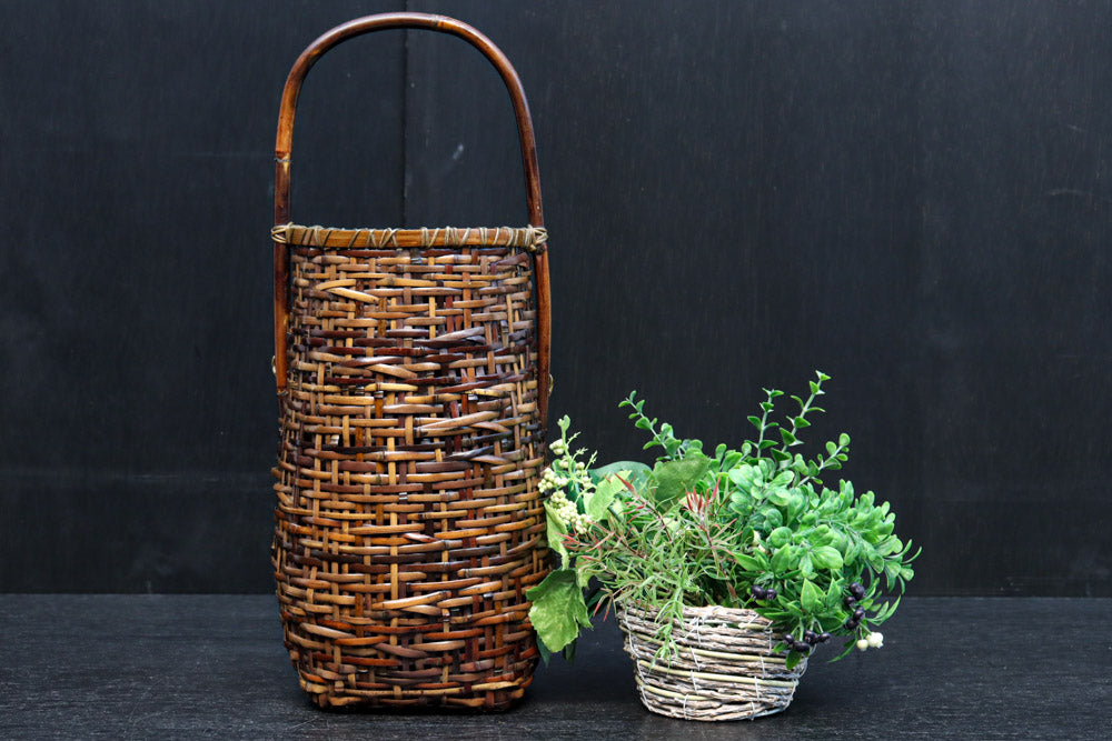 濃淡のある色彩で風情溢れる花カゴ　DC8859　在庫1組