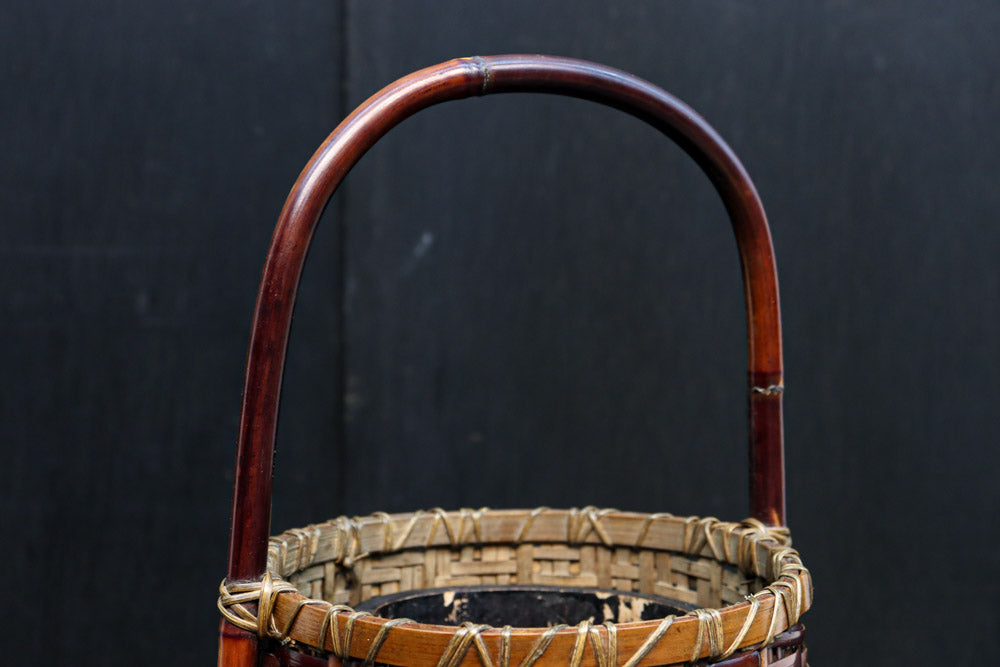 濃淡のある色彩で風情溢れる花カゴ　DC8859　在庫1組