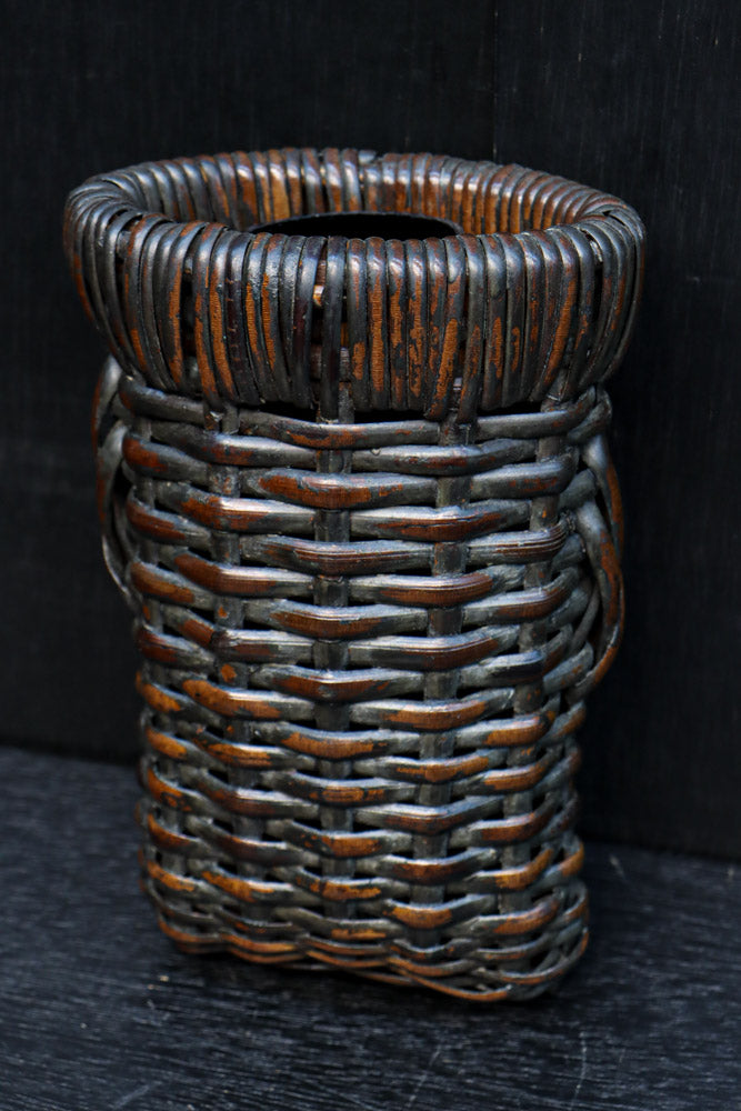 一輪挿しに!! 小型サイズの竹編み花カゴ　DC8860　在庫1組