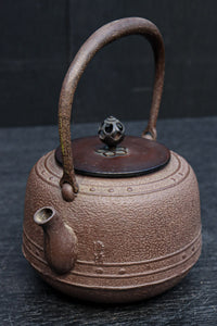 シンプルな装飾で風情ある｢浄清｣銘入り鉄瓶　DC8861