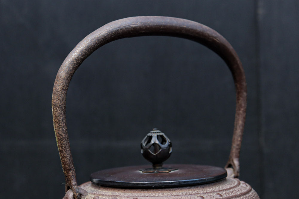 シンプルな装飾で風情ある｢浄清｣銘入り鉄瓶　DC8861