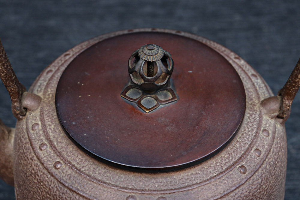 シンプルな装飾で風情ある｢浄清｣銘入り鉄瓶 DC8861 – 古福庵