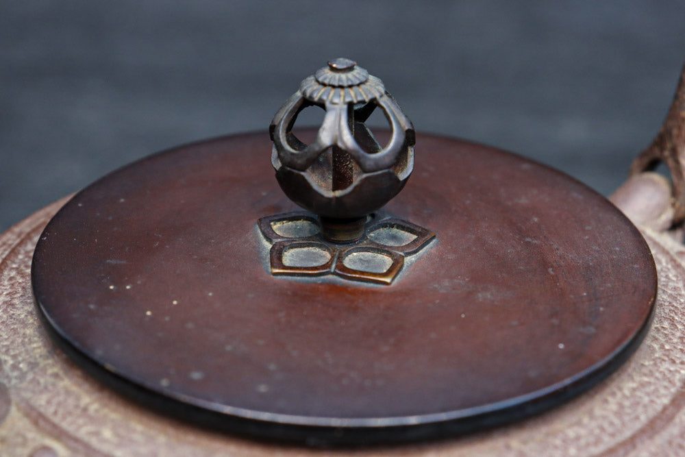 シンプルな装飾で風情ある｢浄清｣銘入り鉄瓶　DC8861