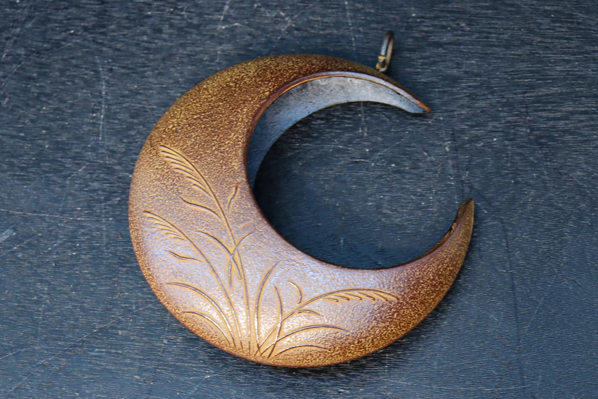 ススキ模様の花器をお猿さんが支える吊るし花器セット　DC8862　在庫1個