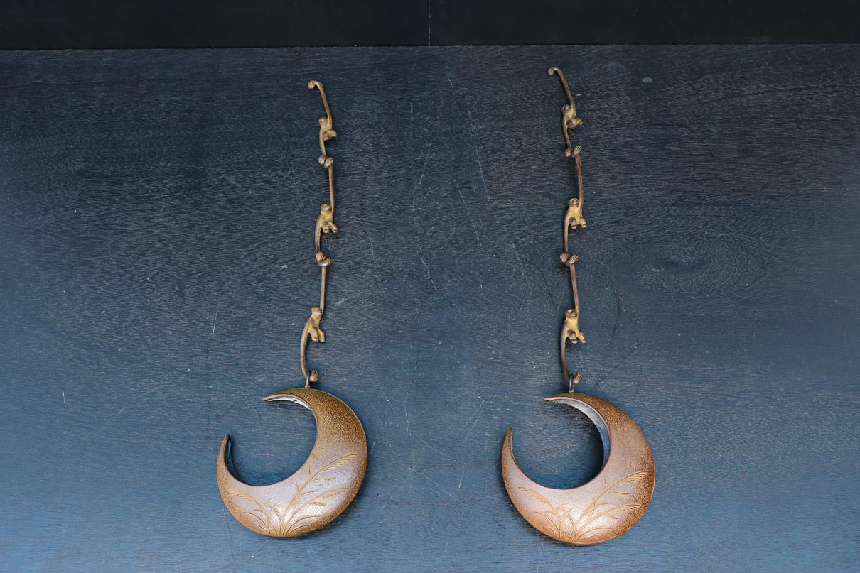 ススキ模様の花器をお猿さんが支える吊るし花器セット　DC8862　在庫1個