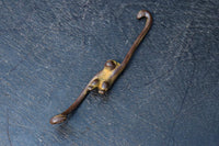 ススキ模様の花器をお猿さんが支える吊るし花器セット　DC8862　在庫1個