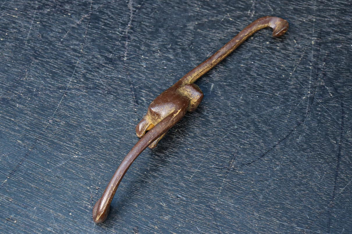 ススキ模様の花器をお猿さんが支える吊るし花器セット　DC8862　在庫1個