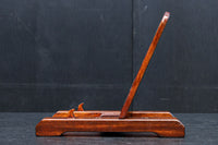 赤みある色彩に杢目が浮かぶ大型皿立て　DC8871