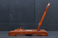 赤みある色彩に杢目が浮かぶ大型皿立て　DC8871