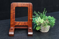 赤みある色彩に杢目が浮かぶ大型皿立て　DC8871