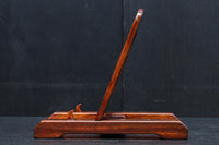 赤みある色彩に杢目が浮かぶ大型皿立て　DC8871