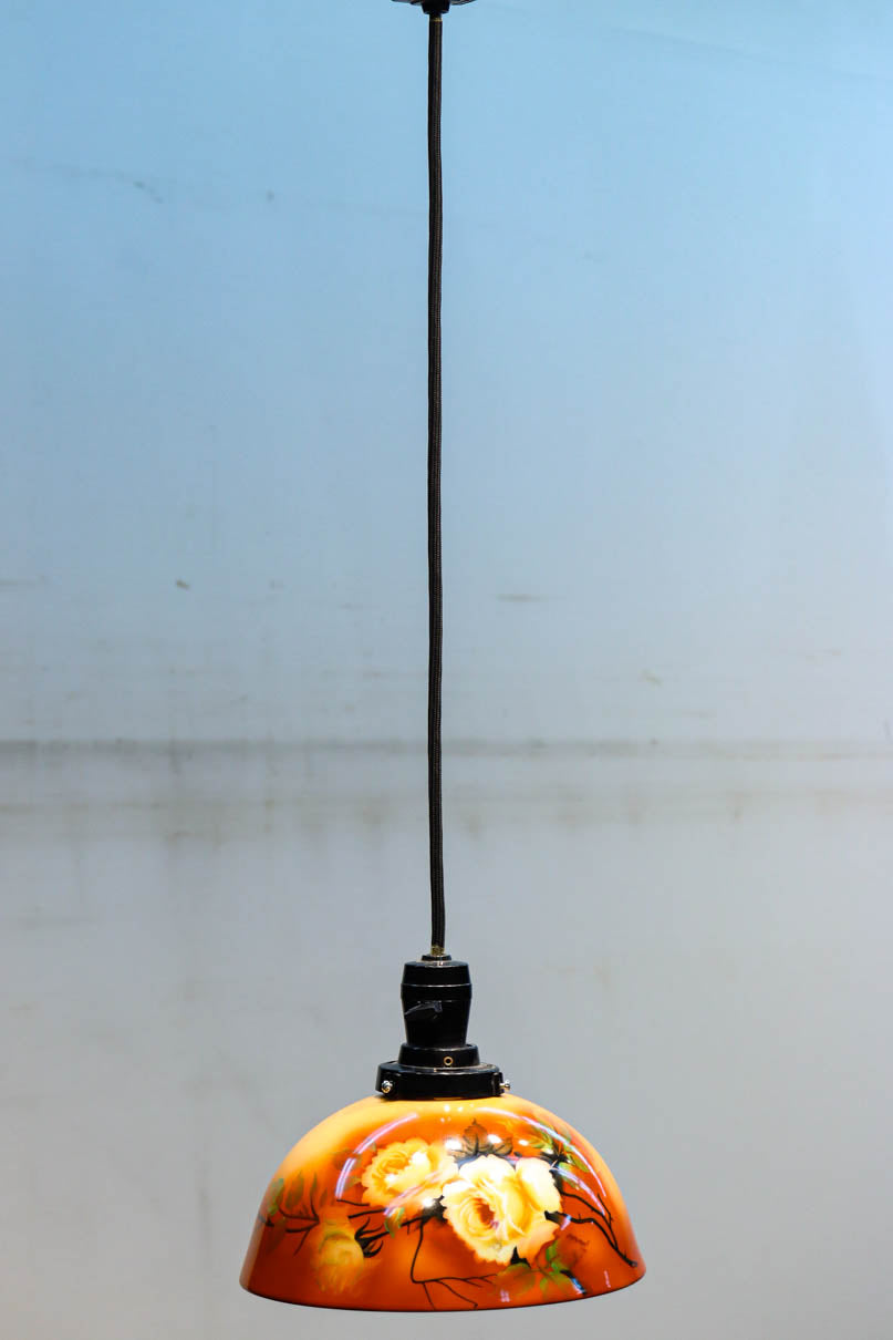 希少!! 鮮やかな美しい笠に薔薇の模様が描かれたノリタケの電笠　DC8874