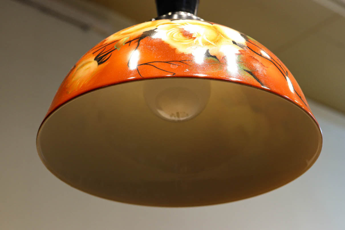 希少!! 鮮やかな美しい笠に薔薇の模様が描かれたノリタケの電笠　DC8874